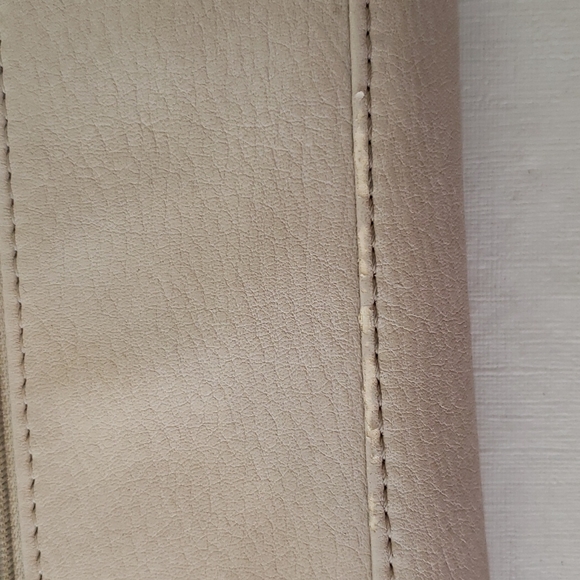 GUESS 1981 WOMEN'S WALLET SNAP AND ZIP CLOSURES GUC - Picture 13 of 14